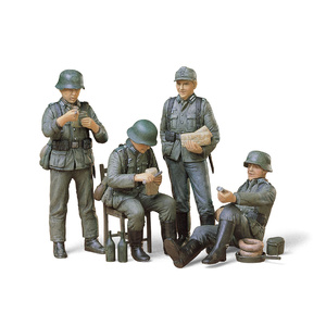 Tamiya 35129 German Soldiers at Rest 1/35 Scale Figure Set