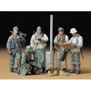 Tamiya 35212 German Soldiers at Field Briefing 1:35 Military Miniature Series no.212