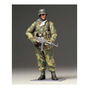 Tamiya 36304 WWII German Infantryman (Reversible Winter Uniform) 1:16 Scale Model World Figure Series no.4
